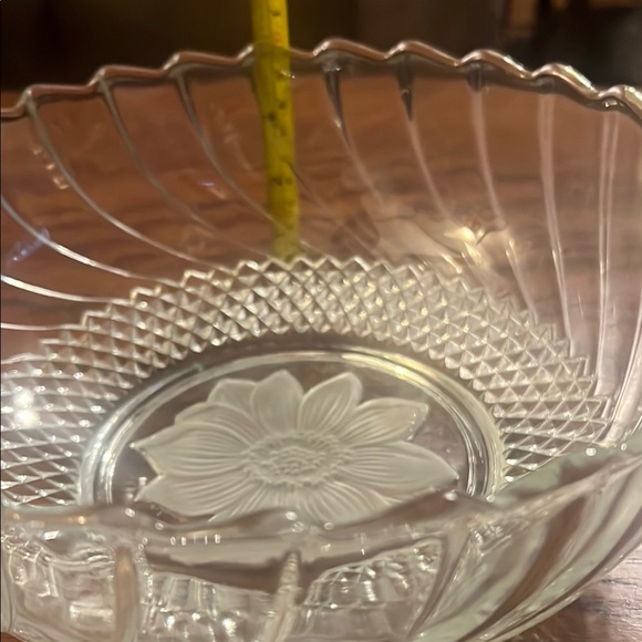Vintage Elegant Clear Glass Bowl with Floral Design - Picture 3 of 3